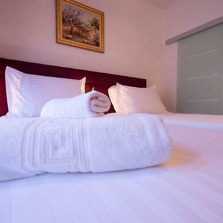 Center Luxury Rooms 3 Split Exterior photo