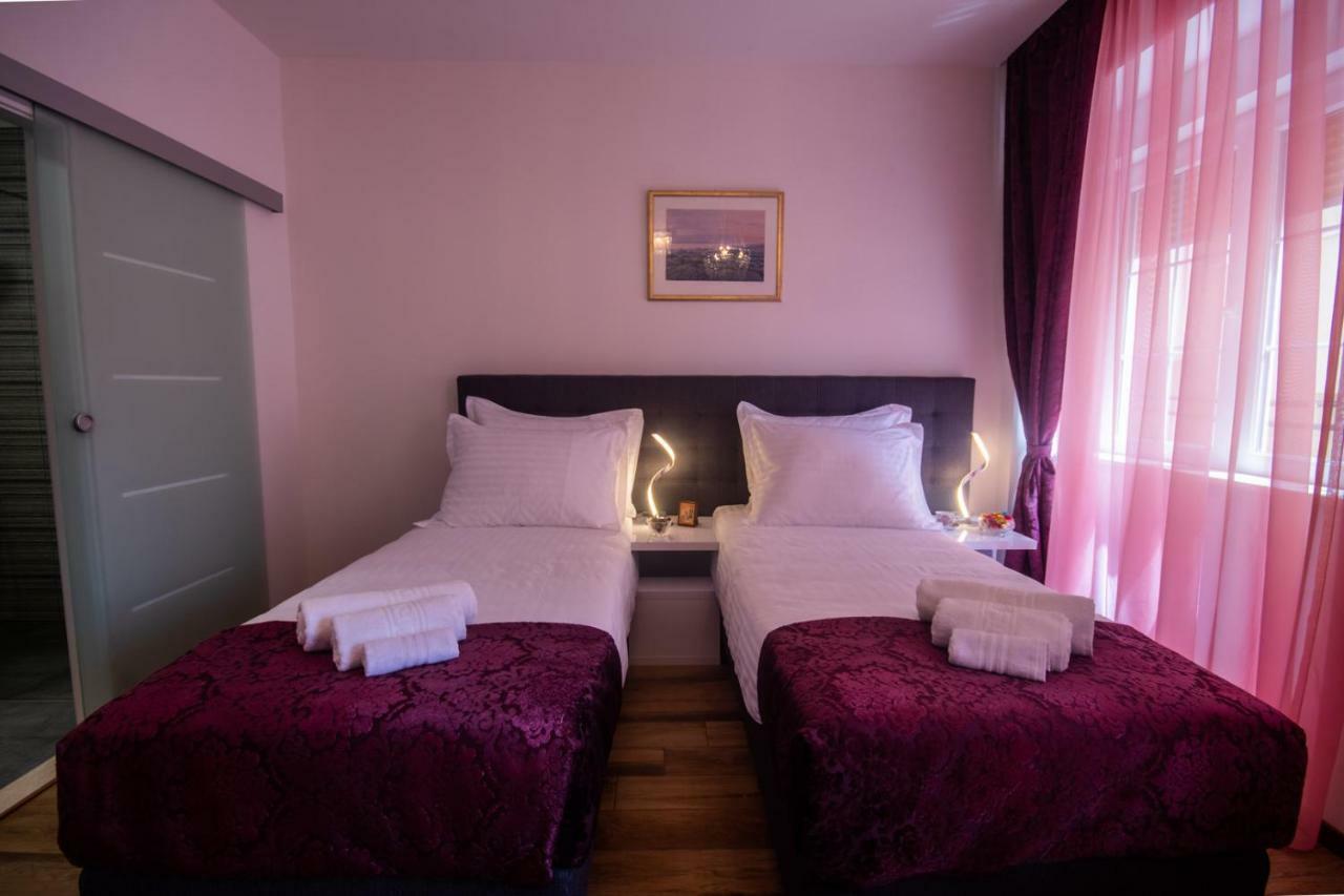 Center Luxury Rooms 3 Split Exterior photo