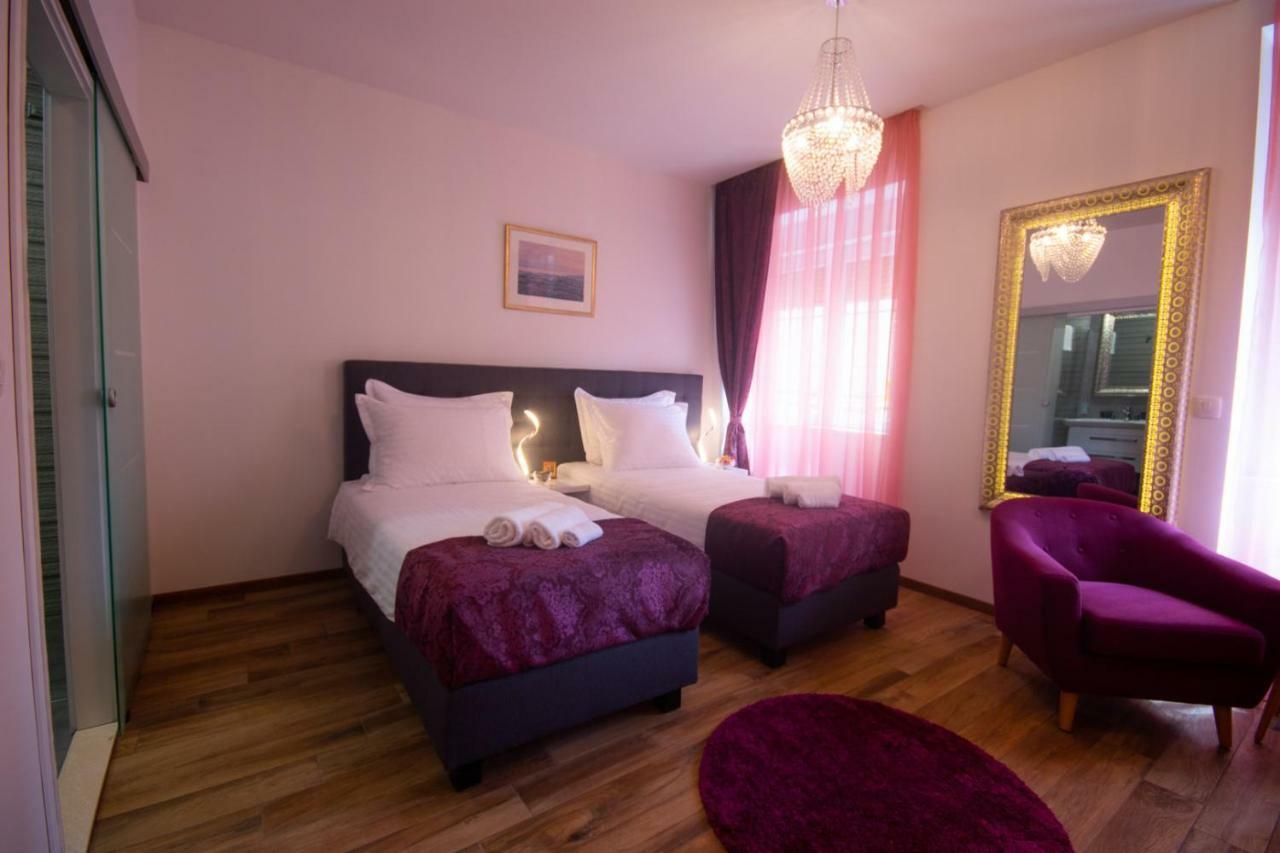 Center Luxury Rooms 3 Split Exterior photo