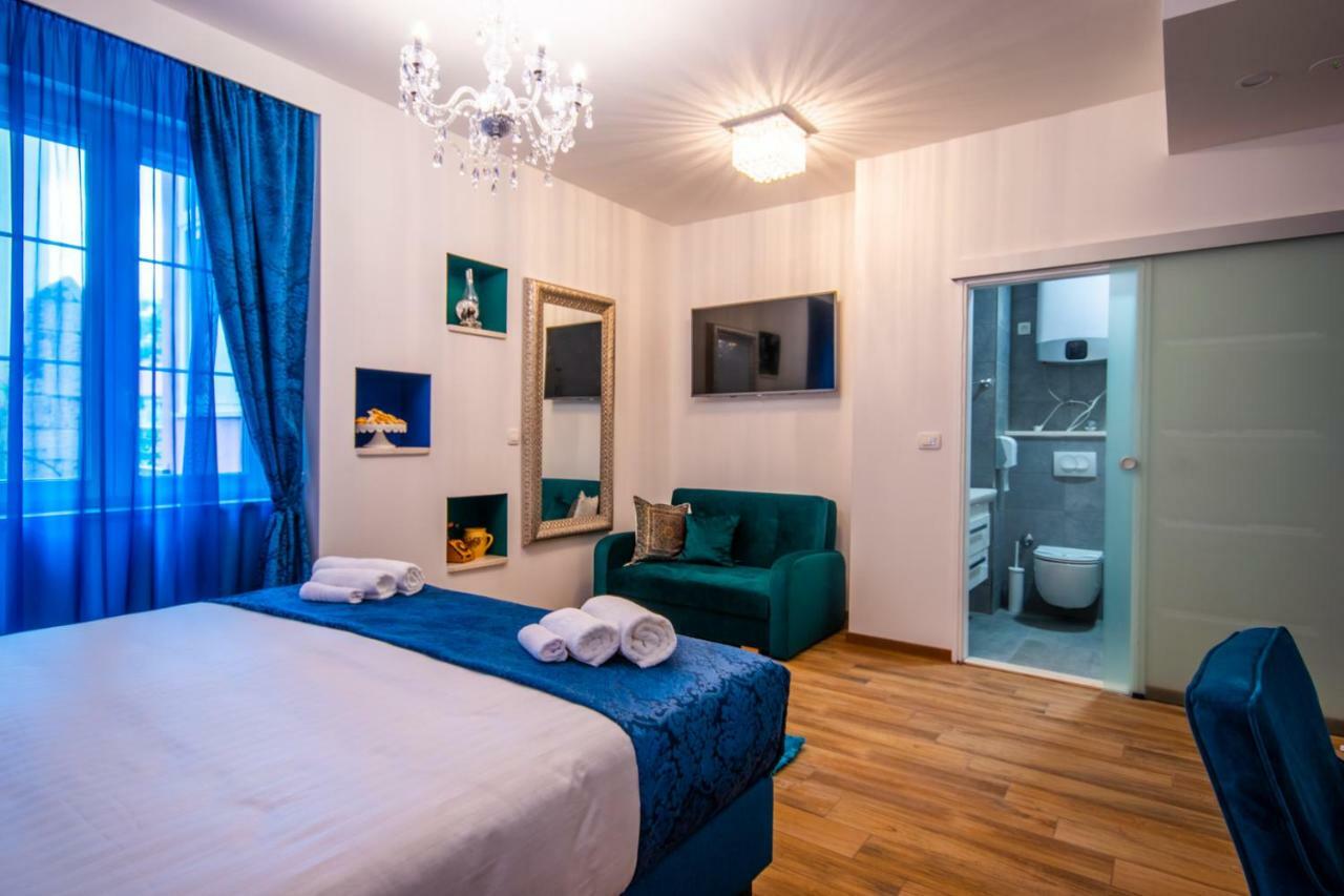 Center Luxury Rooms 3 Split Exterior photo