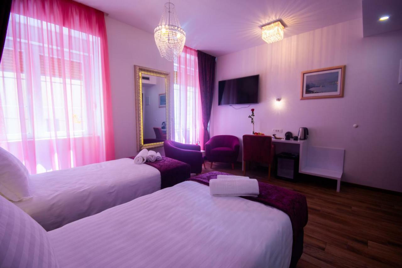 Center Luxury Rooms 3 Split Exterior photo
