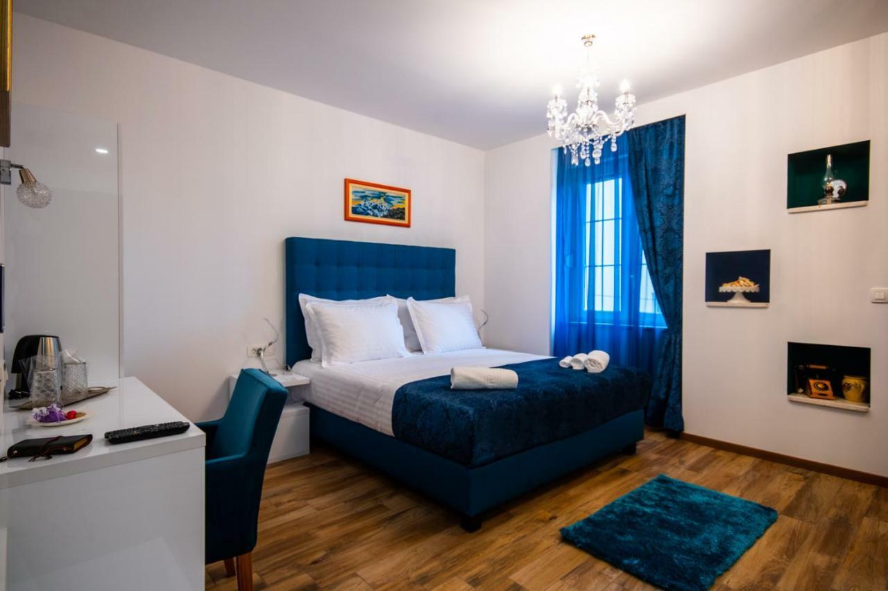 Center Luxury Rooms 3 Split Exterior photo