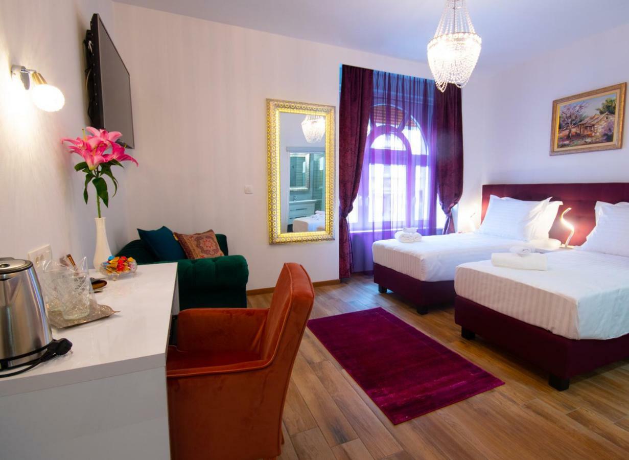 Center Luxury Rooms 3 Split Exterior photo